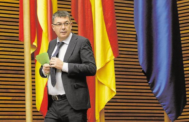 El presidente de Les Corts, Enric Morera, fue secretario general del Bloc en la época investigada. / manuel molines