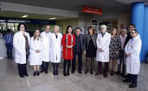 La consellera Carmen Montón, en el Hospital de Alzira../EFE