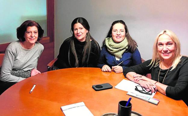 Las cuatro socias componentes de TESS el día que se constituyó la cooperativa./LP
