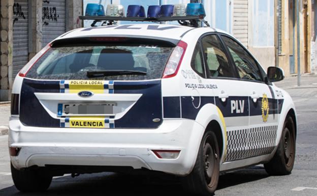 Un vehículo de la Policía Local de Valencia./J. Monzó