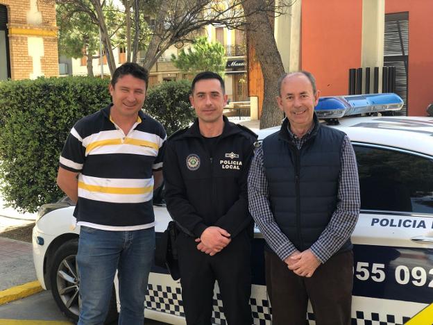 El concejal Iraola, Urban y el teniente de alcalde Comes. / LP