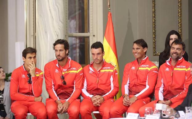 Selección española durante el sorteo de la eliminatoria de la Copa Davis que se juega en Valencia/Txema Rodríguez