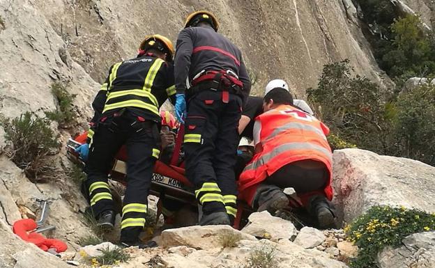 Un escalador herido al caer de cinco metros de altura en el Castellet de Calp
