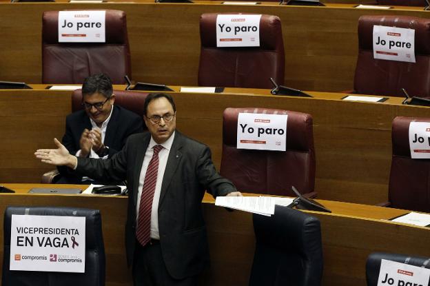 El conseller de Hacienda, Vicent Soler, en el pleno de Les Corts del 8 de marzo, Día de la Mujer Trabajadora. / IRENE MARSILLA