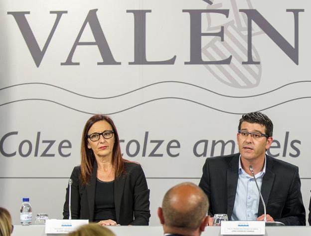 La vicepresidenta Amigó, de Compromís, junto al presidente Rodríguez, del PSPV. / Raquel Abulaila