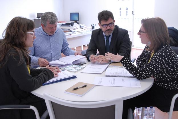 Un instante de la reunión. / lp