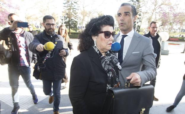 Consuelo Ciscar, entrando a la Ciudad de la Justicia para prestar declaración. /Damián Torres