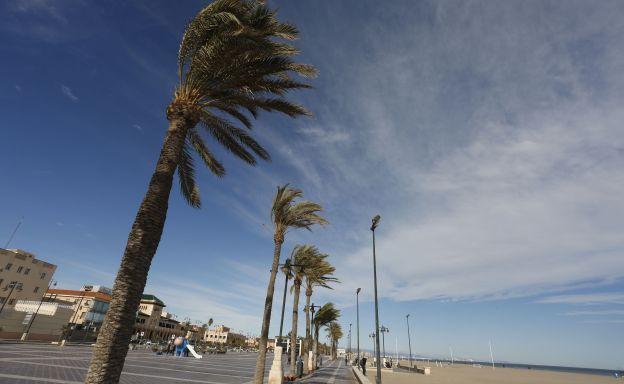 Fuertes rachas de viento en Valencia./Jesús Signes