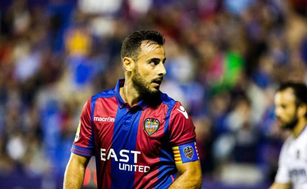 Pedro López se retira del entrenamiento por un golpe pero estará ante el Atlético
