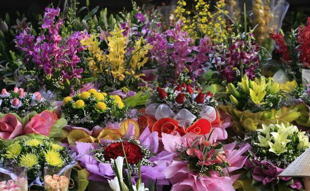 El mercado flotante de flores llega a La Marina de Valencia