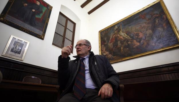 El profesor Massimo Borghesi en un momento de la entrevista. / juanjo monzó