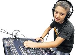 Niños que saben lo que pinchan: Los DJs valencianos más jóvenes