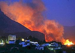 Incendio en Chulilla: El fuego, ya estabilizado, ha calcinado 5.500 hectáreas en Los Serranos