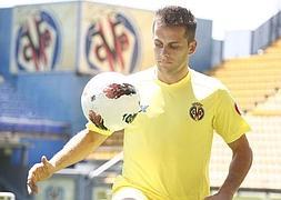 Camuñas, el día de su presentación con el Villarreal. / Nacho Canos/