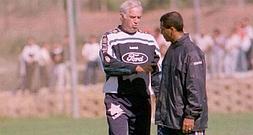 Aragonés y Romario, en su famosa 'charla'. / LP/