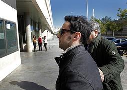 Barberá entra en el juzgado. / J. SIGNES/