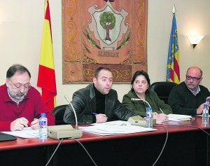 RELEVO. Carpi, a la derecha, y a la izquierda Faustino Sala, el próximo primer edil. /FRANCISCO GARCÍA/