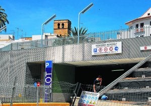 Acceso al aparcamiento del Portal del Clot, en mayo de 2008, una semana antes de abrir. ::
JOSÉ IGLESIAS/