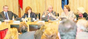 Rita Barberá, en la reunión que mantuvieron el pasado martes en Madrid los alcaldes del PP con Javier Arenas y Soraya Sáenz de Santamaria. :: EFE/