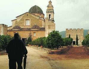 Una vista del monasterio de Simat. :: J.RIBES/