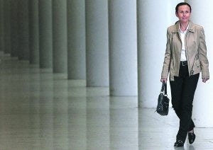 La nueva presidenta del TSJ, ayer, antes de atender a los medios en una desierta Ciudad de la Justicia. :: DAMIÁN TORRES/