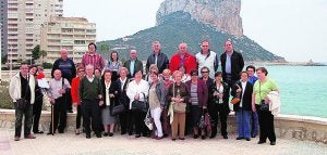 Vecinos de Almoines y Calp, ante el peñón. ::
LP/