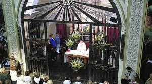 El santuario de la Cueva Santa durante la celebración de una romería. :: LP/
