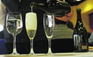 Champán. Este tipo de catas puede oscilar entre los cinco euros y los cien. :: LP/