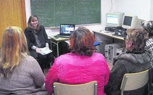 Un momento durante una de las charlas del taller. LP/