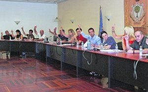 El equipo de gobierno de Alberic ha apoyado las cuentas de 2012. ::
FRANCISCO GARCÍA/