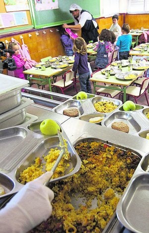 Comedor escolar en un colegio valenciano. / Damián Torres/