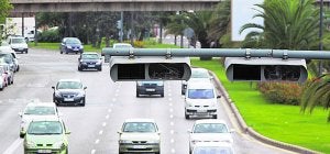 Cámaras de prueba instalada en la avenida del Cid, en una imagen reciente. / Damián Torres/