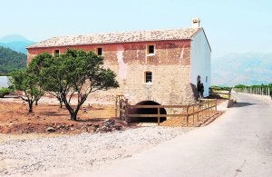El Molí Vell del Pla es un antiguo molino, que perteneció a la hacienda del Monasterio de Simat. ::
LP/