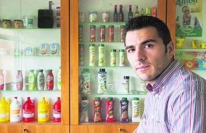 David Moya, en la sala de visitas de las instalaciones de Choví de Benifaió. :: DAMIÁN TORRES/