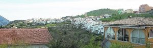 Panorámica. Tàrbena, colgado sobre un valle al norte de la Marina Baixa. :: TXEMA RODRÍGUEZ/