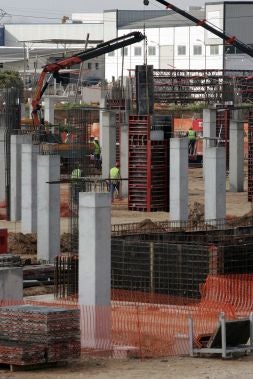 Estado actual de las obras del nuevo Centro Comercial Vilella que se está construyendo en Alzira./