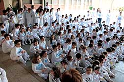 Carnaval por la Paz en el colegio Virgen al Pie de la Cruz de Puçol.