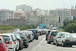 La carretera nacional 332 soporta gran densidad de tráfico a su paso por la Safor./