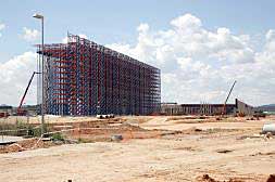 La nueva planta de Vidal comienza a tomar forma en el amplio polígono industrial de Alberic./