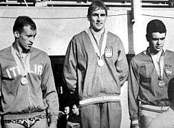 José Antonio Chicoy, en el centro de la imagen, tras su victoria en la cita olímpica de México 68./