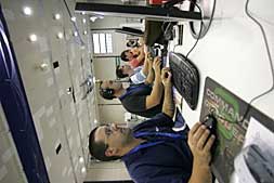 Participantes en Algecampus durante el primer día celebrado en el pabellón de Algemesí./