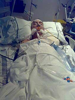 Federico Velázquez, en la cama del hospital de Requena, donde está ingresado./