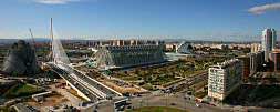 Vista general del puente de l'Assut de l'Or, ubicado en el complejo de la Ciudad de las Artes y las Ciencias, se convierte en el punto más alto de Valencia, tras su apertura ayer./