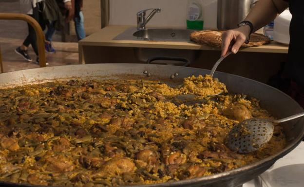 World-paella-day-kc9d-u60975563988sxb-624x385@las%20provincias