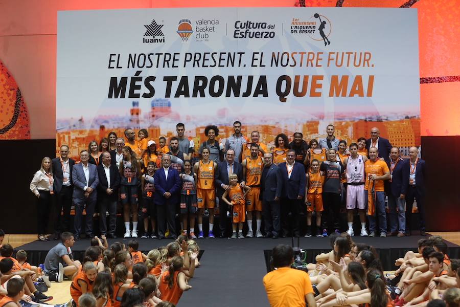Fotos: Nuevas equipaciones de Valencia Basket para la temporada 2018/ ...