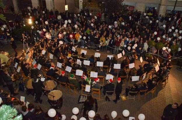 Alaquàs. Las asociaciones locales ponen música al pregón de Navidad. / lp