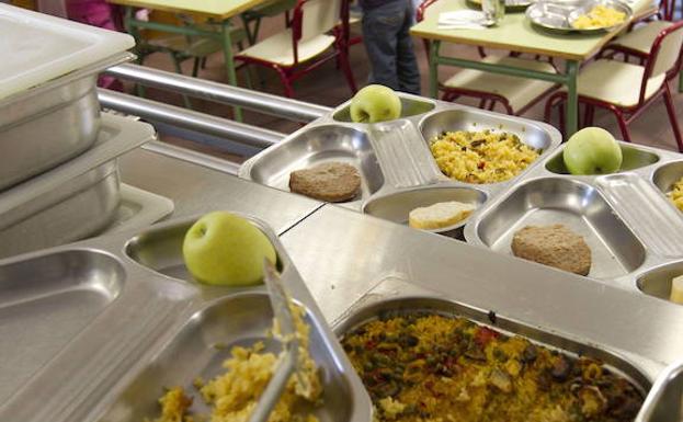 Aparecen gusanos en el menú escolar de un colegio valenciano | Las ... Aparecen gusanos en el menú escolar de un colegio valenciano | Las ...