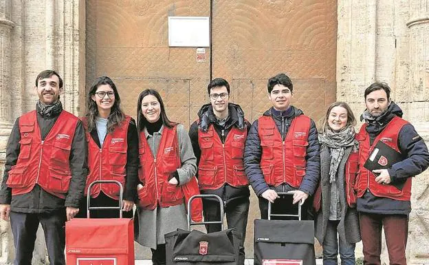 Grupo de voluntarios de la Orden de Malta en uno de los desayunos solidarios. /LP