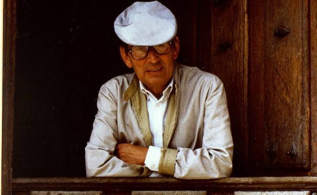 Miguel Delibes en Sedano, en una imagen para 'Trilogía del campo'.