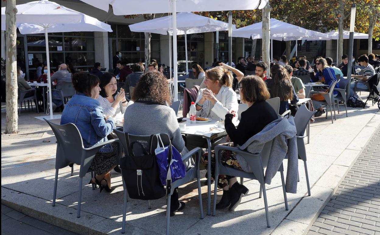 Toque De Queda Y Estado De Alarma En Valencia El Consell Prohibe Las Reuniones Sociales De Amigos O Familiares De Mas De Seis Personas Las Provincias